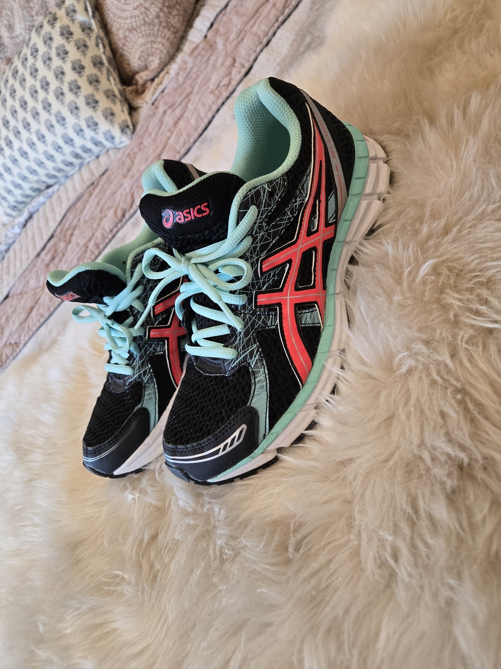 ASICS Women's Black & Teal Running Sneakers with Pink Accents